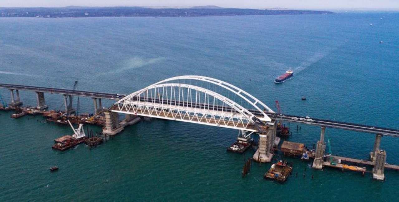 Чому Україна не знищила Кримський міст під час війни. Фото: Wikipedia Кримський міст