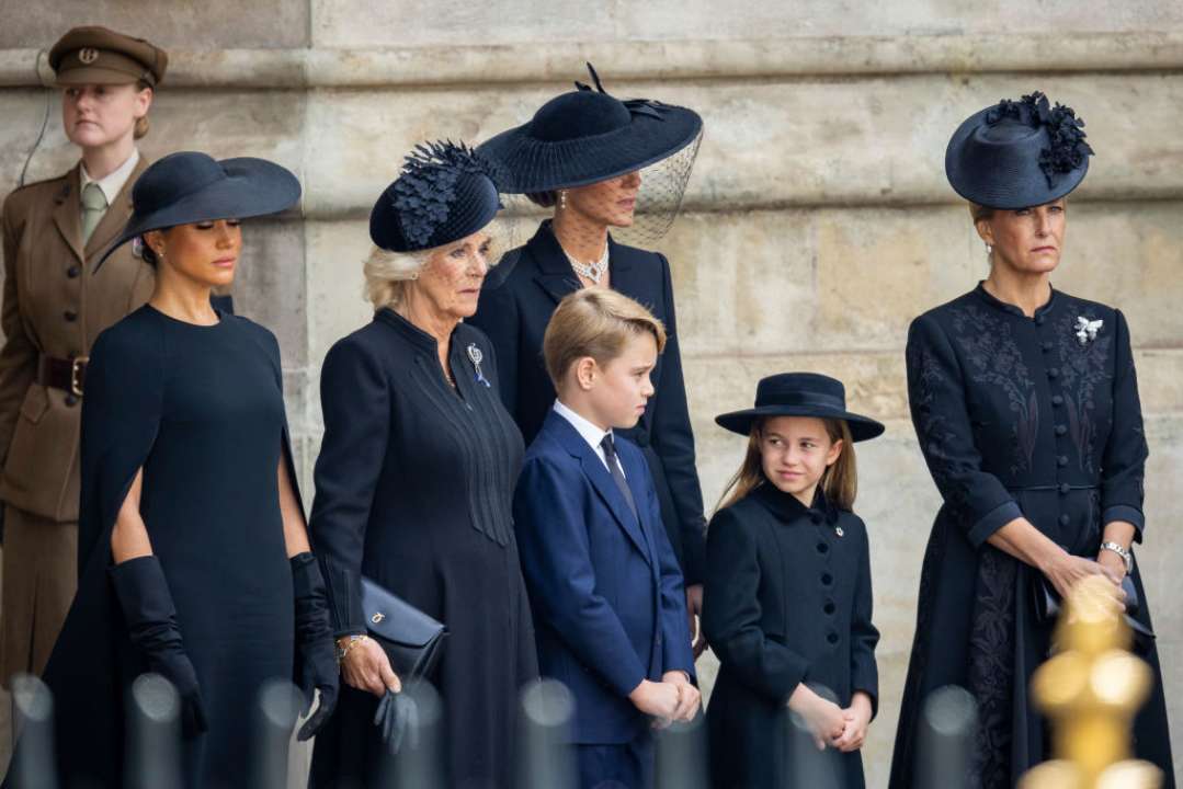 Принцеса Шарлотта зачарувала своїм образом на похороні Єлизавети II/Фото: Getty Images Принцеса Шарлотта зачарувала своїм образом на похороні Єлизавети II/Фото: Getty Images