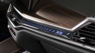 Новий BMW X5. Фото: BMW BMW освіжила кабіну та покращила гібридну систему нових Х5 та Х6. Фото