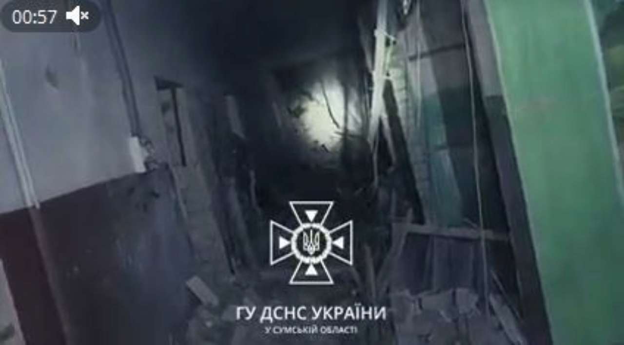 Загалом більше 160 підопічних інтернату були евакуйовані в більш безпечні місця Загалом більше 160 підопічних інтернату були евакуйовані в більш безпечні місця
