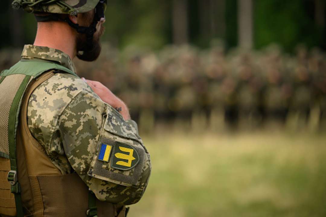 Міцна система фортифікаційно-інженерних споруд ускладнює просування/Фото: Leon Neal/Getty Images Жорін назвав одну з найважливіших задач на Бахмутському напрямку