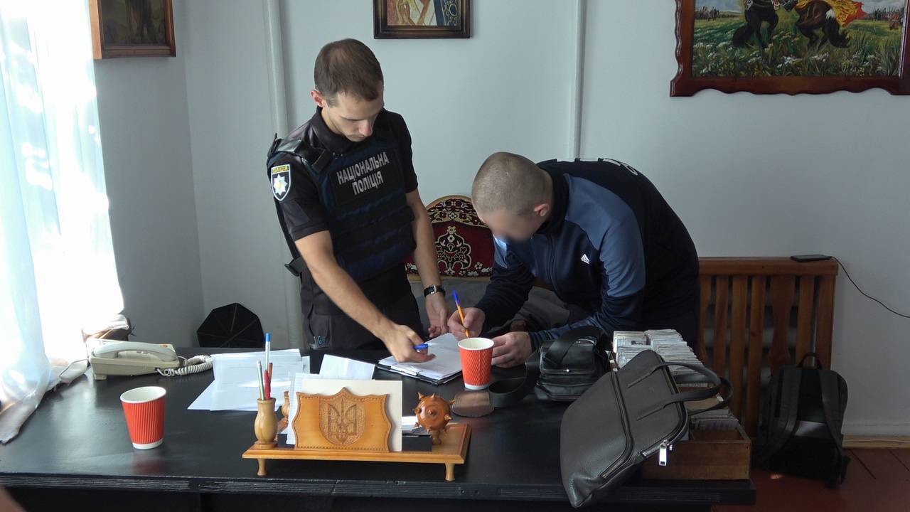 Поліція викрила шахраїв, які ошукували військових/Фото: Нацполіція Поліція викрила шахраїв, які ошукували військових/Фото: Нацполіція