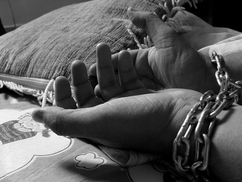 Куди звертатися, якщо ви чи ваші рідні стали жертвами торгівлі людьми Куди звертатися, якщо ви чи ваші рідні стали жертвами торгівлі людьми