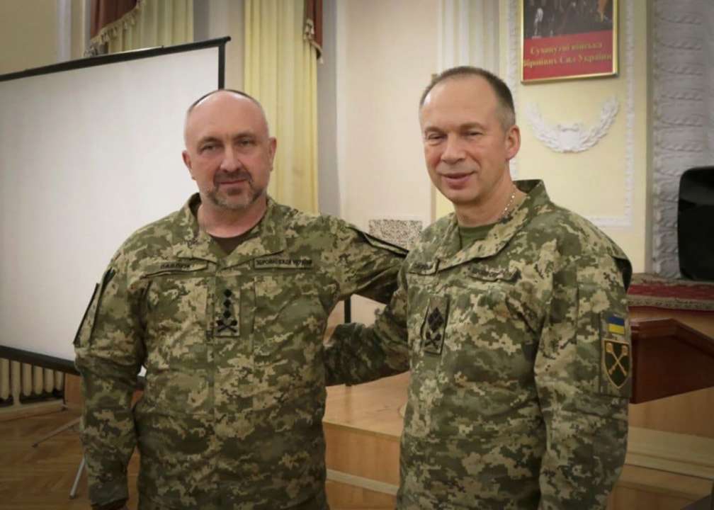 Сирський представив особовому складу командувача Сухопутних військ генерал-лейтенанта Олександра Павлюка Сирський представив особовому складу командувача Сухопутних військ генерал-лейтенанта Олександра Павлюка