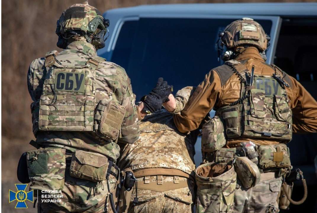 Військовий поширював інформацію про те, де знаходяться війська ЗСУ. Фото: СБУ сбу сумщина