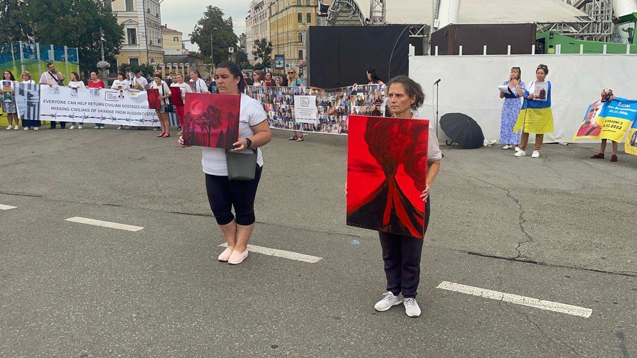 В Женеве состоялась мирная акция украинцев, родственников военнопленных В Женеве состоялась мирная акция украинцев, родственников военнопленных