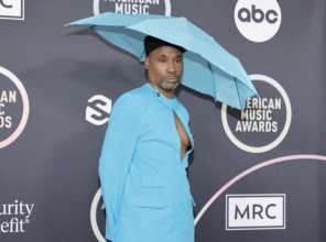 Самые нелепые наряды звезд на American Music Awards 2021/Фото: Getty Images Самые нелепые наряды звезд на American Music Awards 2021