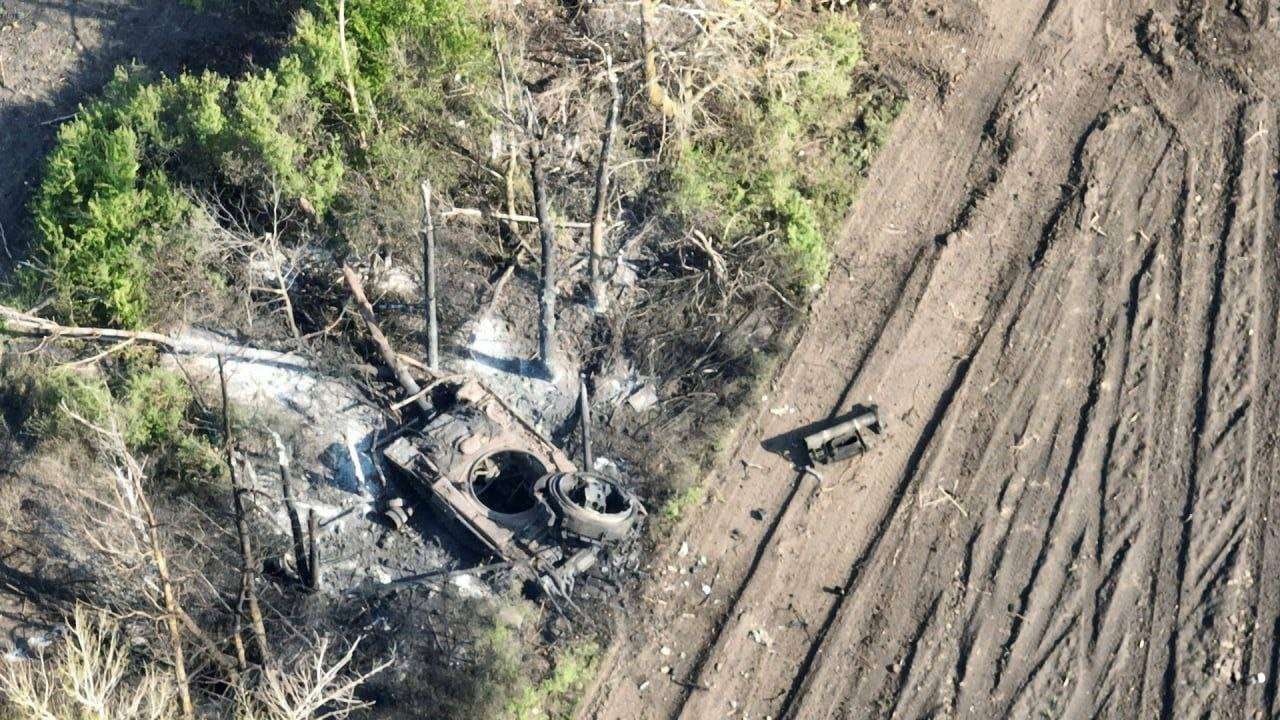 ВСУ уничтожили 20 бронемашин оккупантов/Фото: Генштаб ВСУ Воздушные силы Украины ликвидировали 20 российских бронемашин, крылатую ракету и бомбардировщик