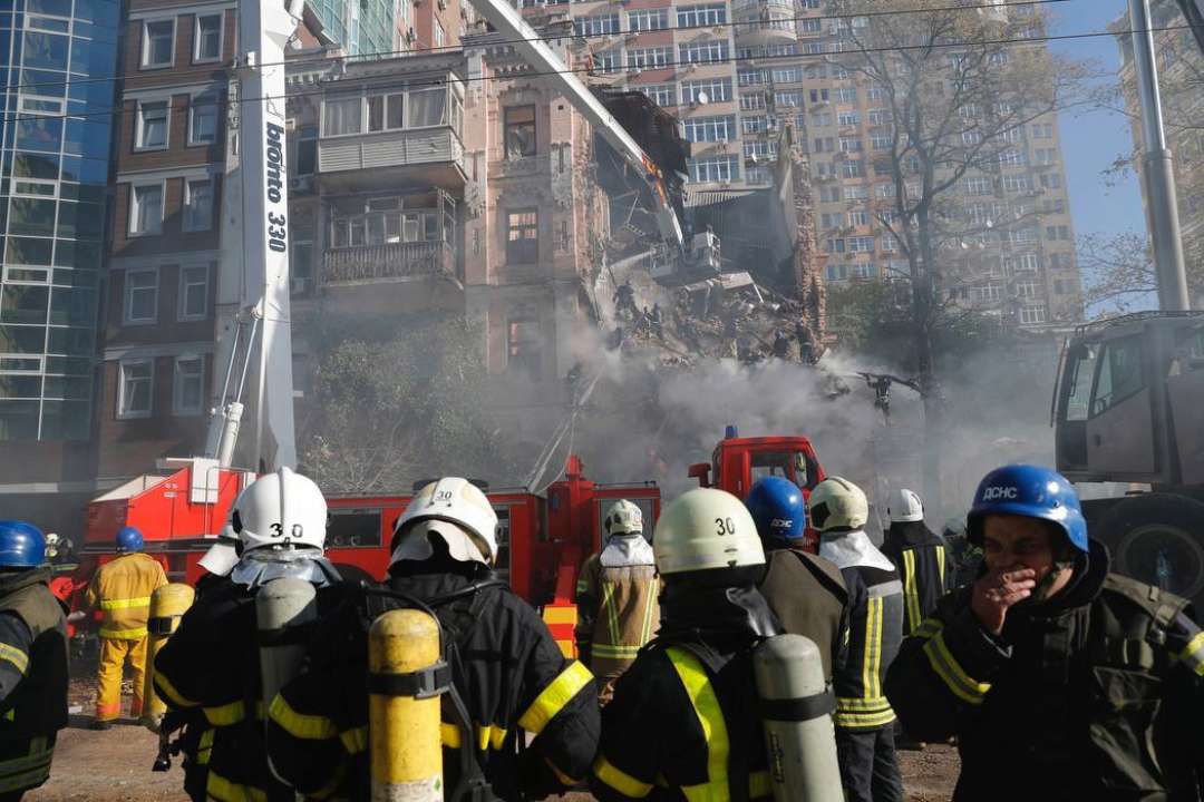 В Киеве из-под завалов дома достали тело пожилой женщины/Фото: Telegram/Автор: Виталий Кличко Киев