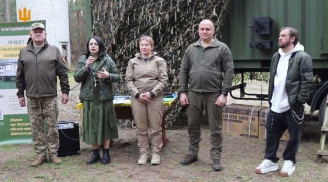 Передача мобільного лазне-прального комплексу війську