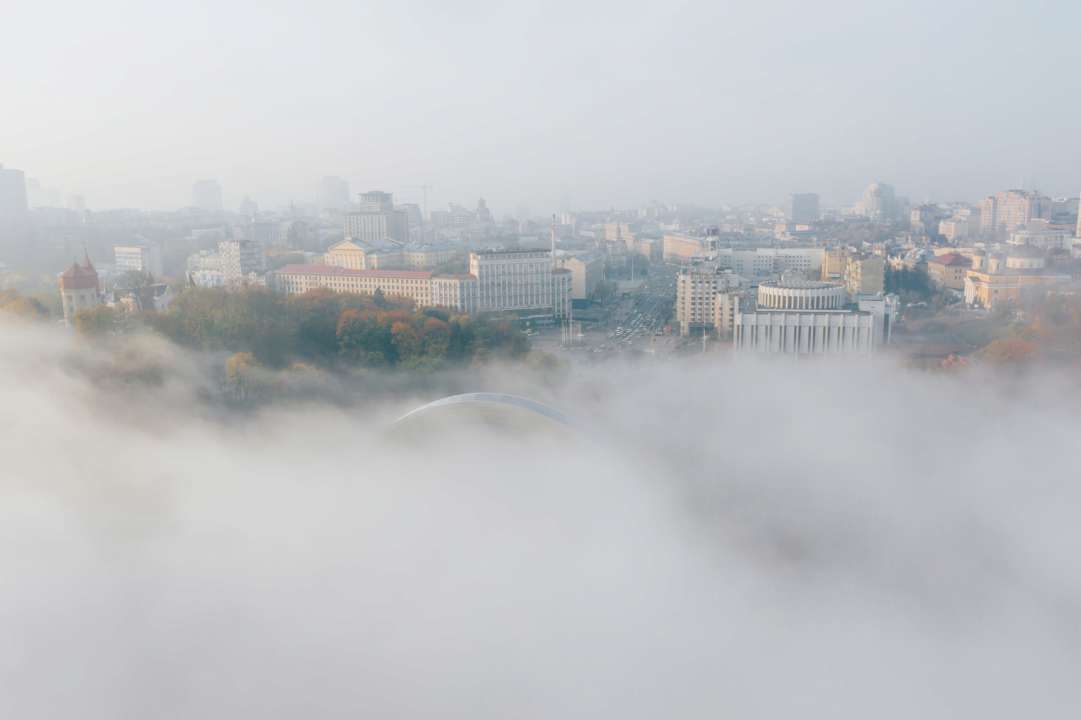 В Киеве целый район затянуло дымом / Фото: teksomolika/Freepik В Киеве целый район затянуло дымом / Фото: teksomolika/Freepik
