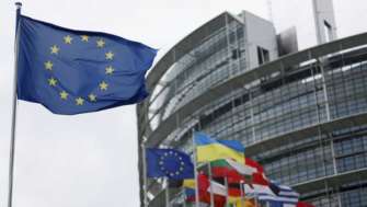 В рамках программы Ukraine Facility Украина получит финансовую поддержку в размере 50 млрд евро/Фото: AP/Jean-Francois Badias Профильные комитеты Европарламента одобрили выделение Украине EURO50 млрд