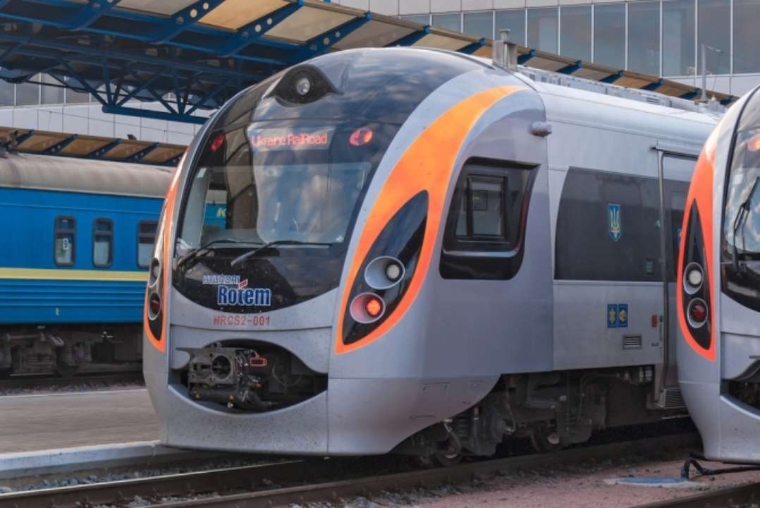 Фото: intercity.kiev.ua В Днепропетровской области несколько вагонов "Интерсити" сошли с рельсов