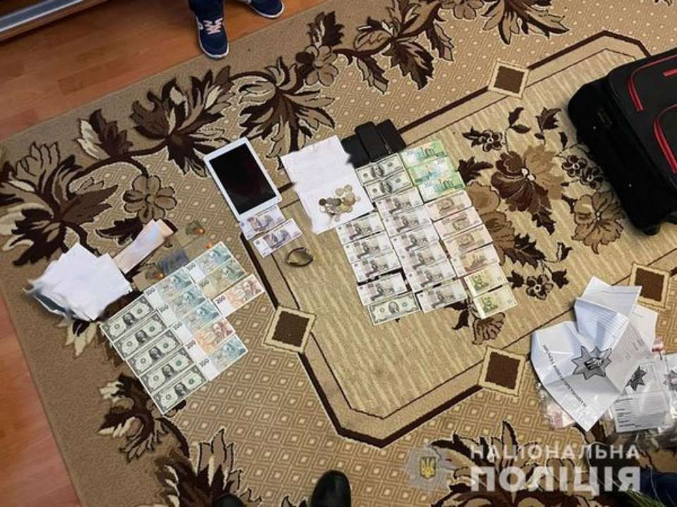 Продавали підроблені долари. Поліція Житомирської області затримала фальшивовалютників