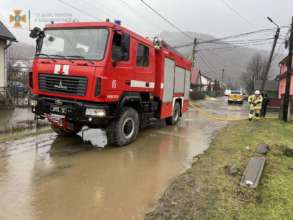 На Закарпатті через повені зник 15-річний підліток/ Фото: ДСНС Через повені на Закарпатті без вісти зникла дитина