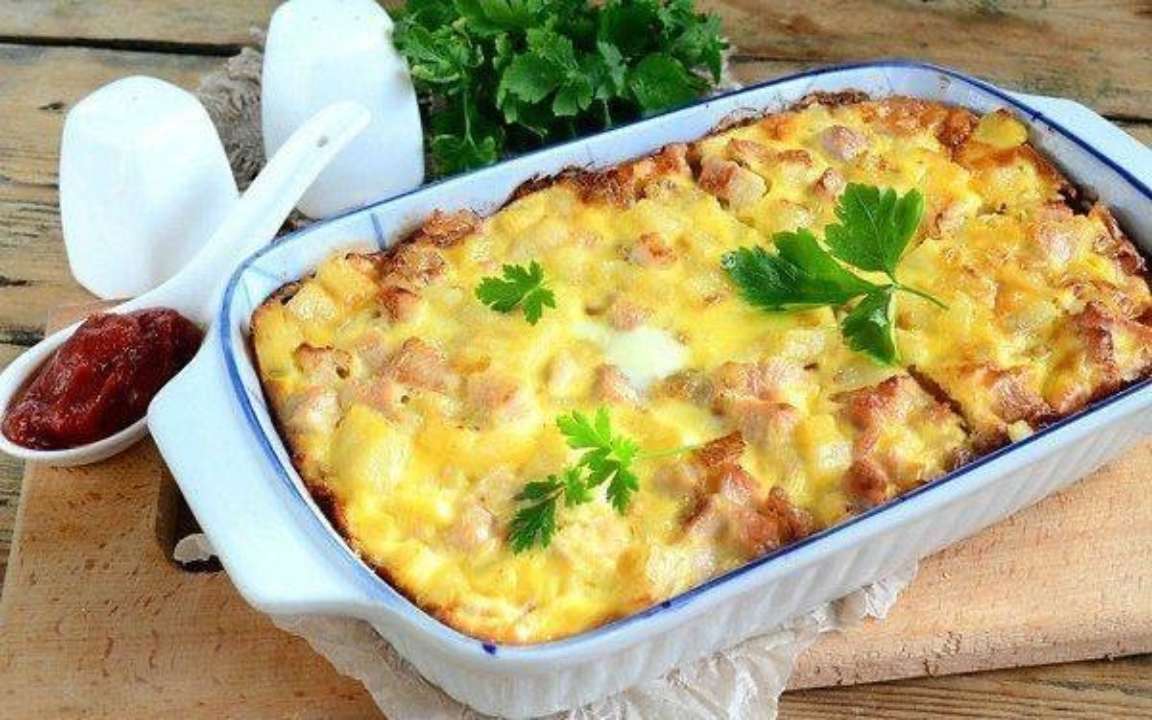 Готуємо чеську страву шункофлеки/Фото: Pinterest З макаронів та копченої грудинки: покроковий рецепт чеської запіканки