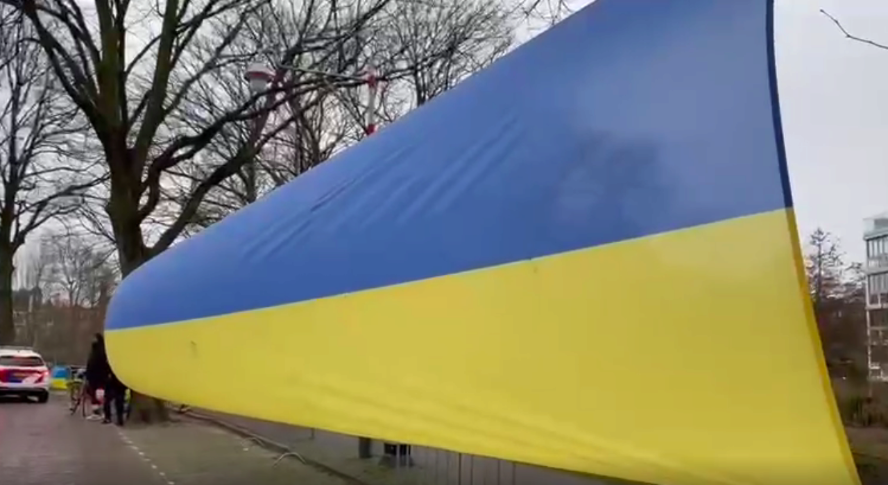 Прапор України в Гаазі