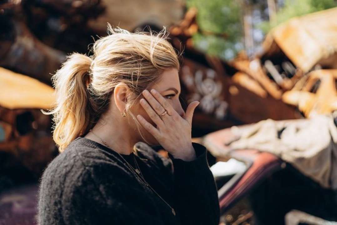 Не сдержала слез: звезда "Викингов" Кэтрин Винник посетила Ирпень