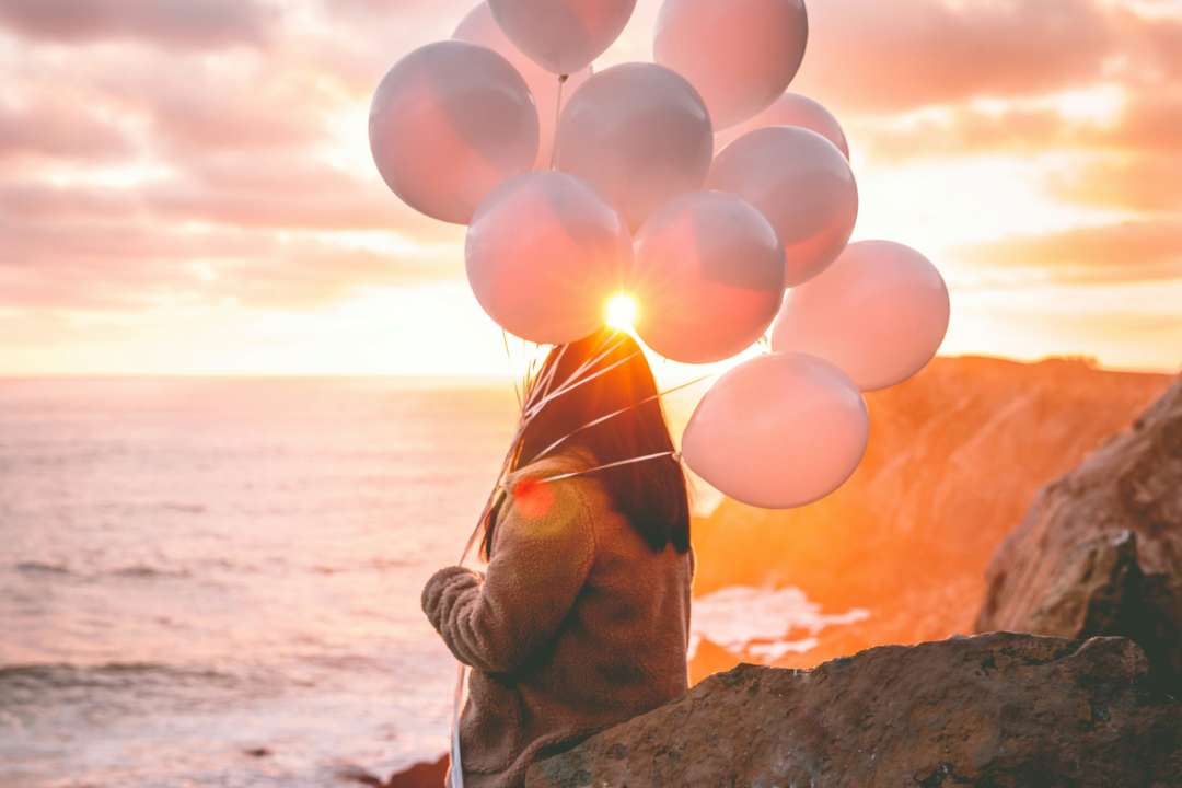 Выберите открытку и узнайте, чего вам не хватает для счастья/Фото: Unsplash