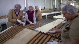 Україна виграла арбітраж проти ексвласника "Житомирських ласощів"/Фото: suspilne Україна виграла арбітраж проти ексвласника "Житомирських ласощів" російського бізнесмена Бойка