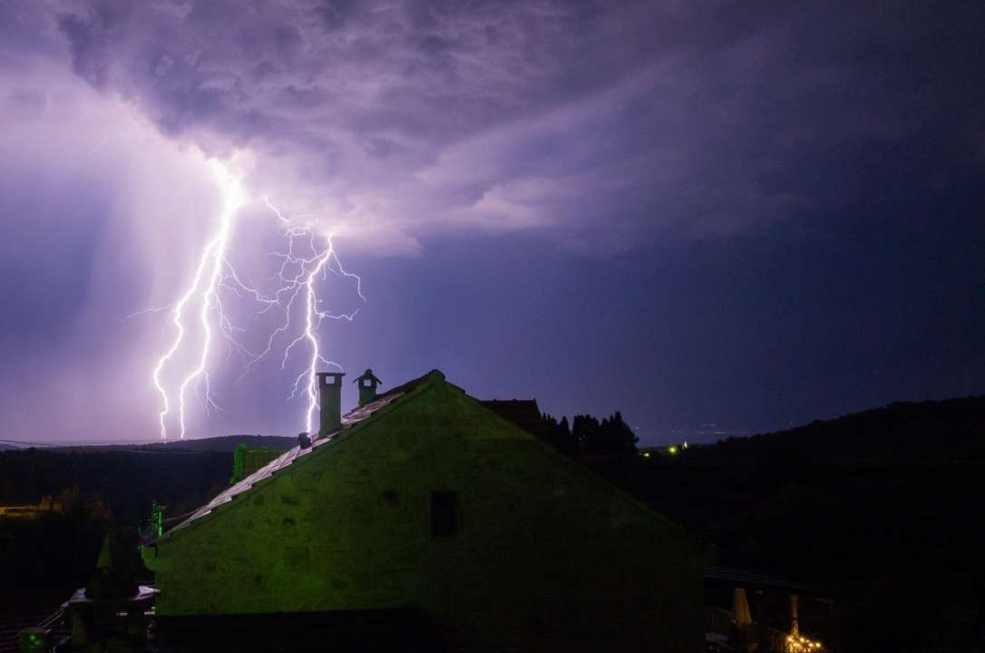 Что сулят сны об опасности. Фото: Unsplash/Автор- Ante Hamersmit Сны об опасности