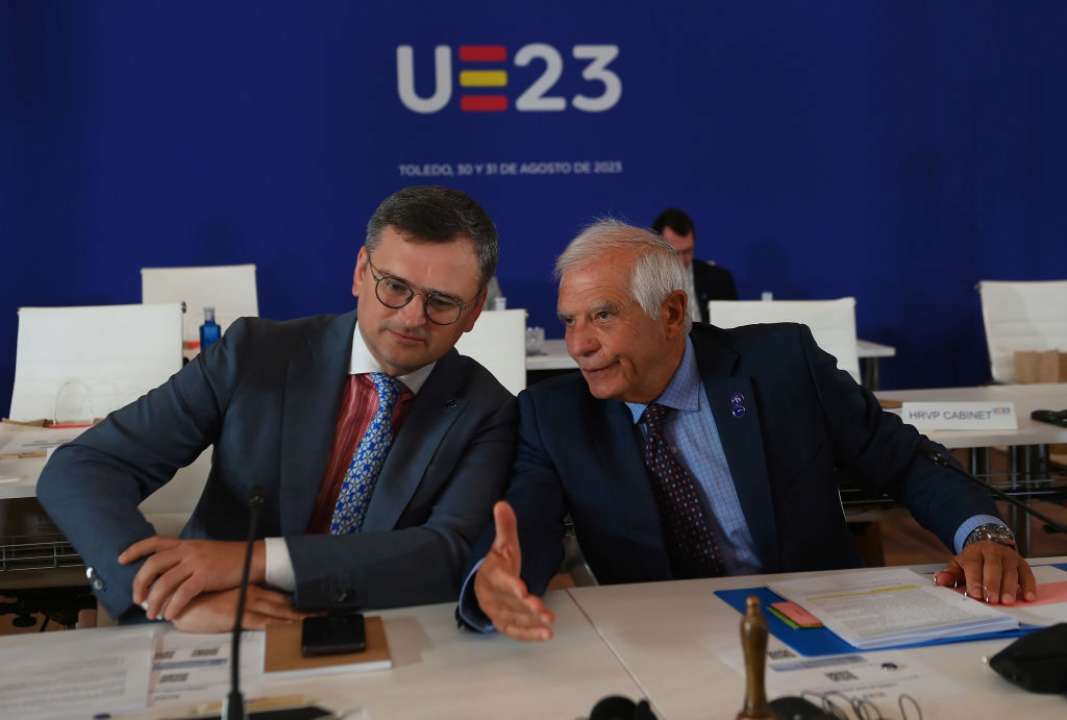 Боррель присвятив Кулебі блог: "Дякую і прощавайте, Дмитро Кулеба"/Фото: Getty Images Боррель присвятив Кулебі блог: "Дякую і прощавайте, Дмитро Кулеба"/Фото: Getty Images