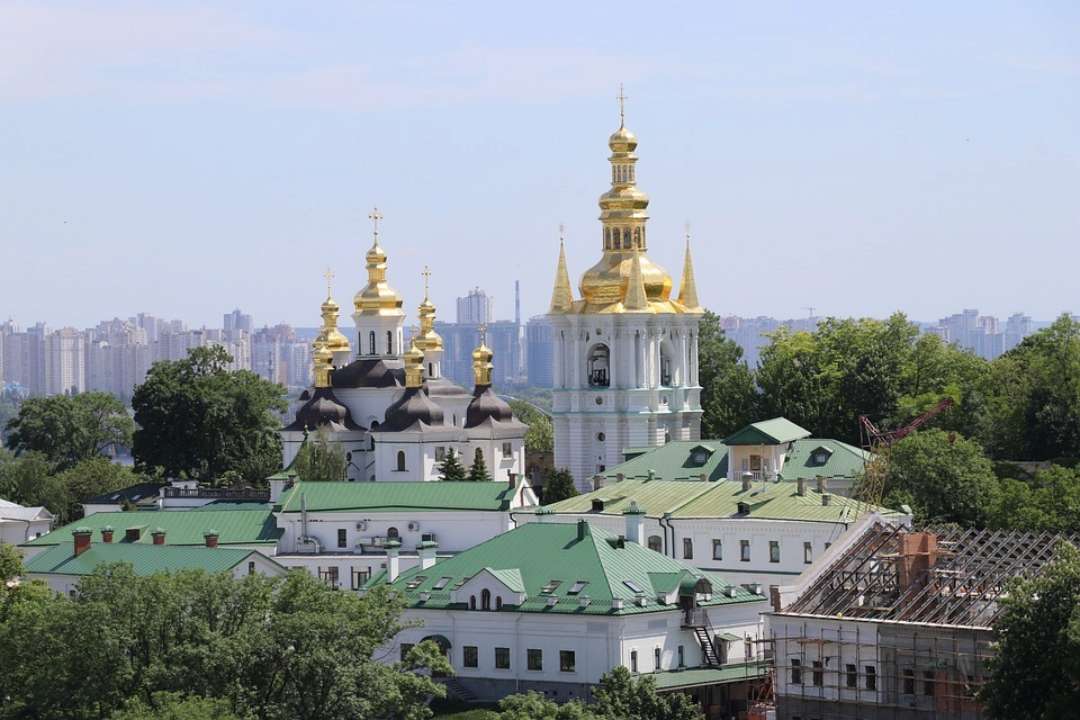 Прихильники УПЦ не пустили Мінкульт в Лавру. Відео