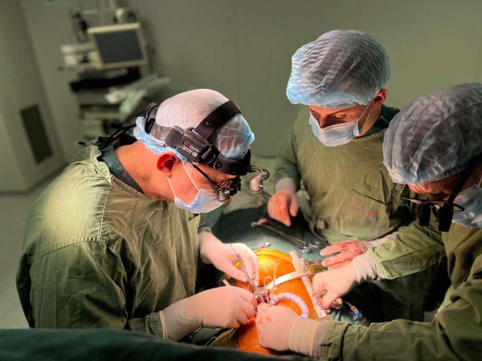 Хирурги Киева выполнили операцию на работающем сердце / Фото: facebook.com/Heart.Institute.Kyiv Хирурги Киева выполнили операцию на работающем сердце / Фото: facebook.com/Heart.Institute.Kyiv