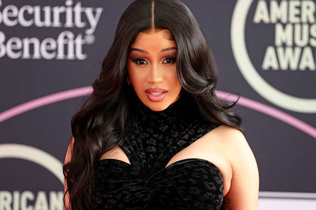 Микрофон, которым Cardi B швырнула в фанатку, продали за огромные деньги / Фото: Rich Fury/Getty Images Микрофон, которым Cardi B швырнула в фанатку, продали за огромные деньги / Фото: Rich Fury/Getty Images