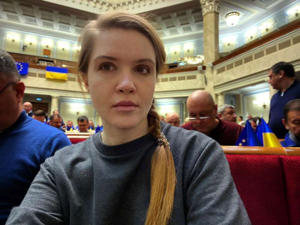 Безуглая написала заявление о выходе из фракции и партии "Слуга народа"/Фото: bezuhlamariana/facebook Безуглая написала заявление на выход из фракции "Слуга народа"