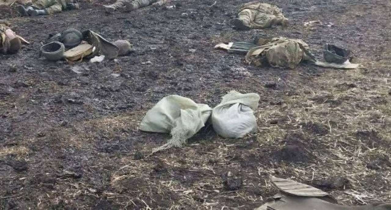 Ликвидированные россияне с в/ч 35390 в ходе построения в 7 км от линии боевого столкновения Ликвидированные россияне с в/ч 35390 в ходе построения в 7 км от линии боевого столкновения