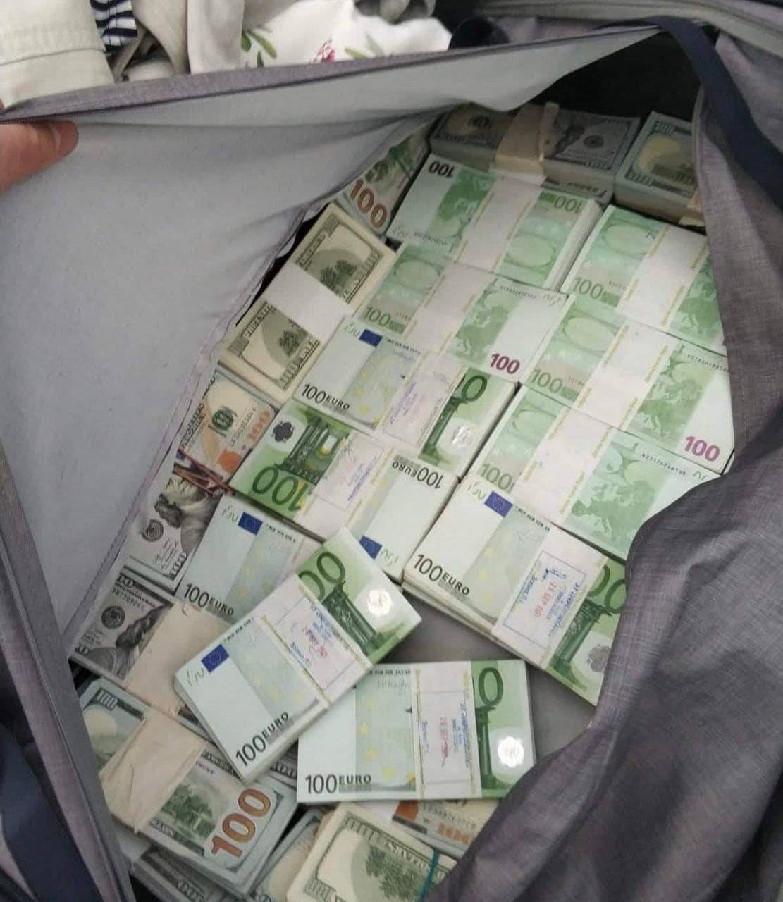 Мужчины на двух BMW увозили в Румынию более 33 млн грн/Фото: Государственная пограничная служба Украины грн