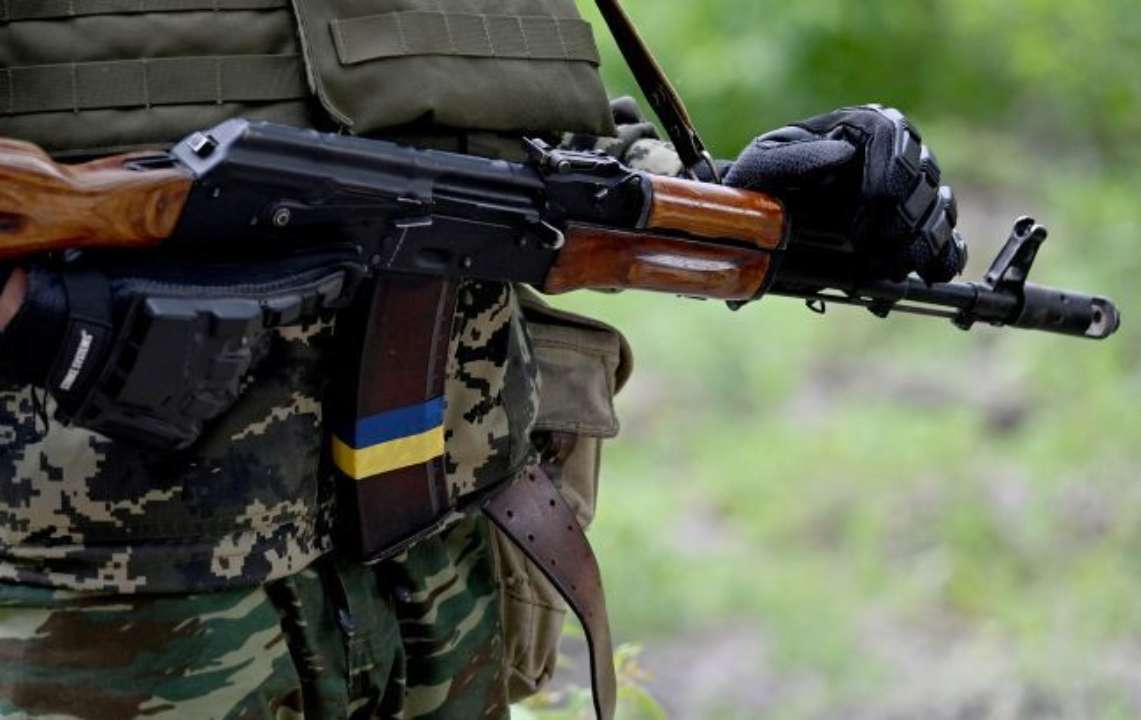 В Днепре военный расстрелял на заправке собаку с щенками