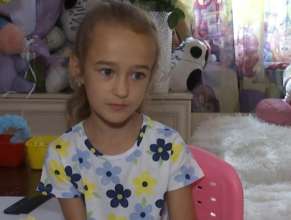 7-летняя девочка из Ровно подарила ВСУ два авто и тепловизоры/Фото: скрин видео ТСН 7-летняя волонтер из Ровно подарила ВСУ два авто и тепловизоры