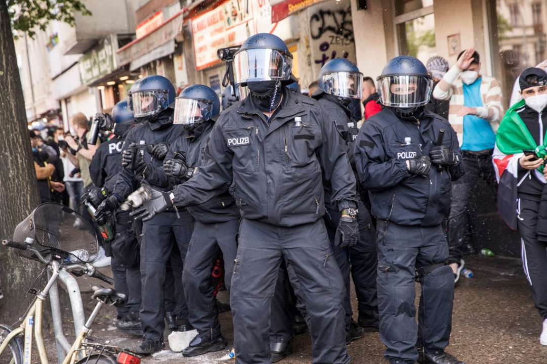 Во время протестов в Германии пострадали более 70 полицейских/Фото: Getty Images