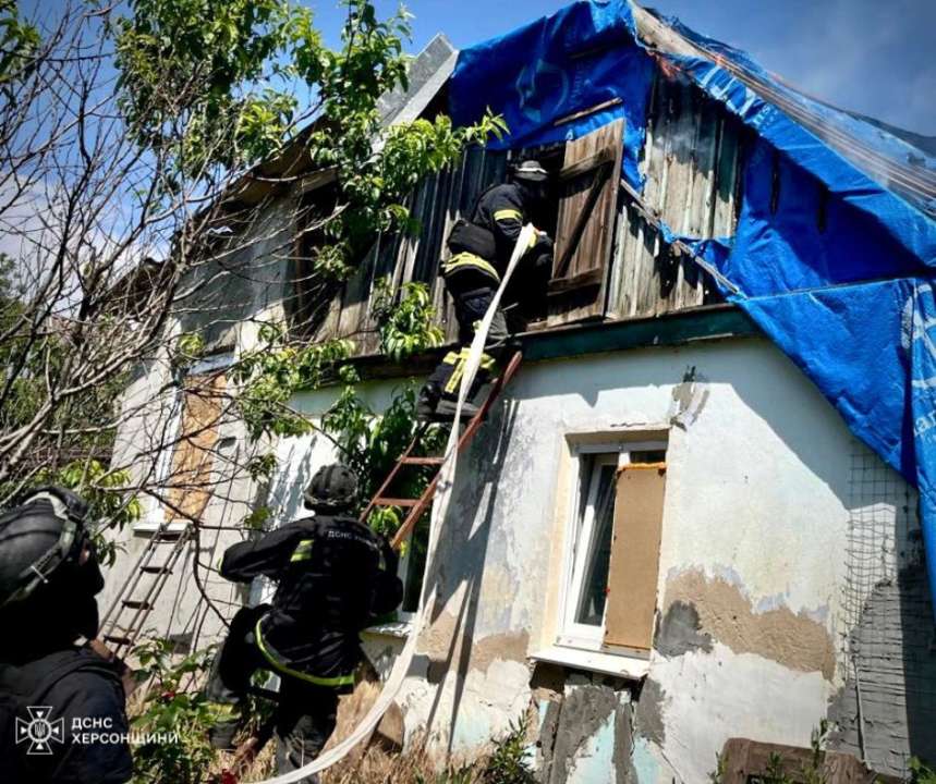 12 "прильотів" і пожежа: наслідки атаки на Херсон