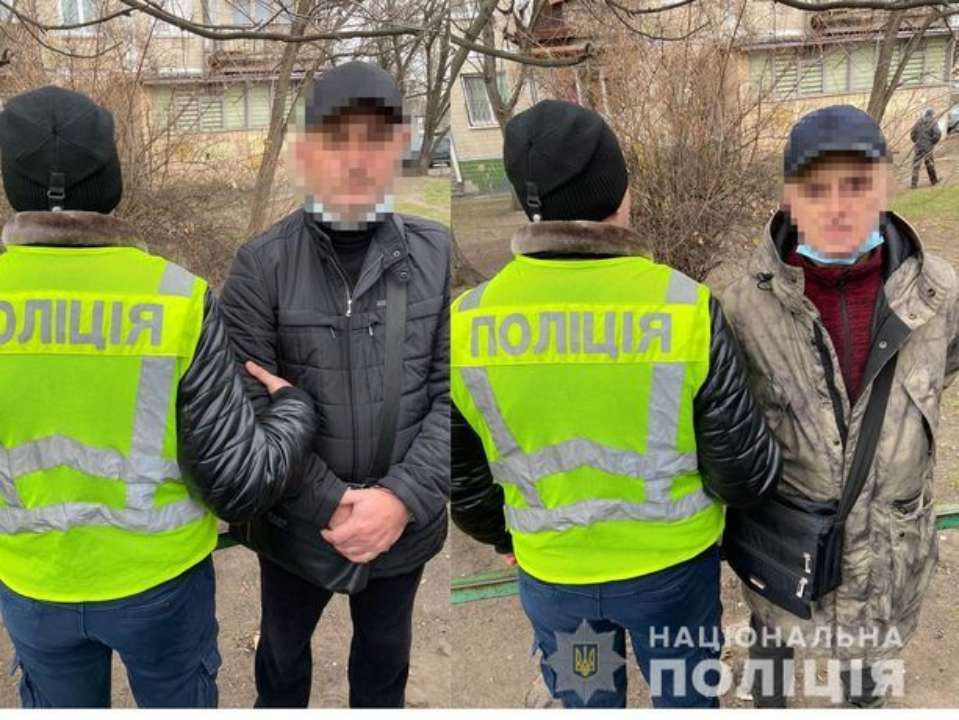Серед білого дня. Поліція затримала двох іноземців, які пограбували дівчину у маршрутці
