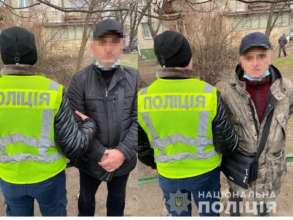 UA.KyivPolice Среди белого дня. Полиция задержала двух иностранцев, которые ограбили девушку в маршрутке