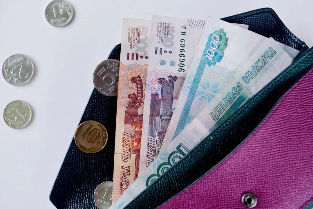 Рубль обвалився втричі через напад РФ на Україну