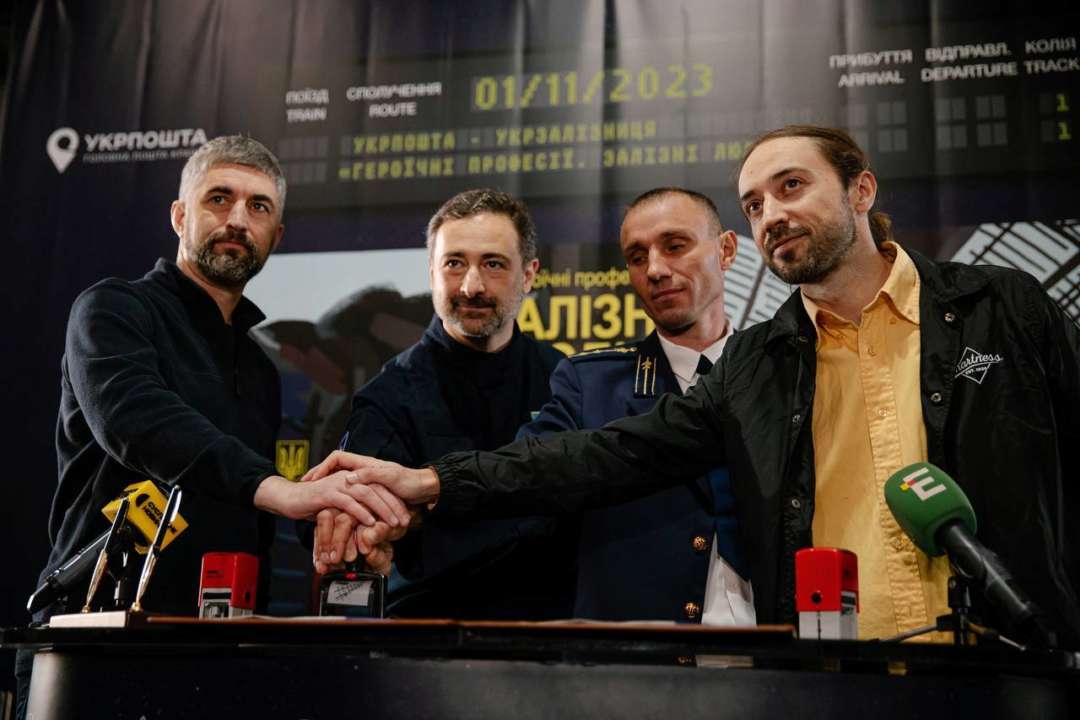 "Героїчні професії. Залізні люди": Укрпошта разом з Укрзалізницею презентували нову марку