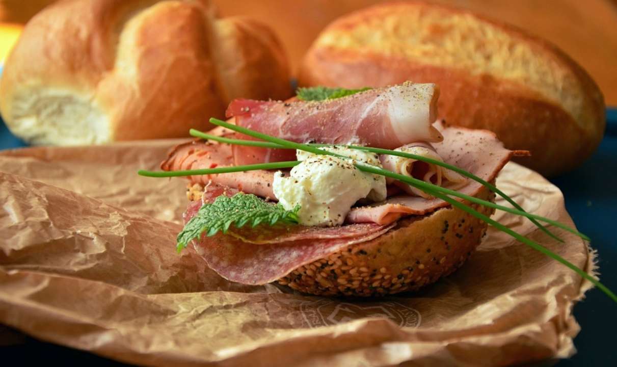 Рецепт намазки для бутербродов с ветчиной / Фото: Pixabay Для самых вкусных бутербродов: рецепт пасты с ветчиной