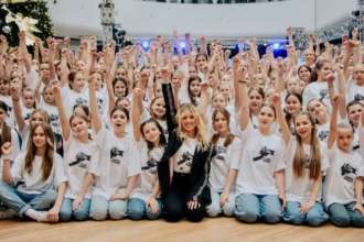 Марта Липчей инициировала флешмоб в поддержку детей / Фото: Instagram/marta.lypchei Певица Марта Липчей инициировала флешмоб в поддержку детей, которые борются с раком