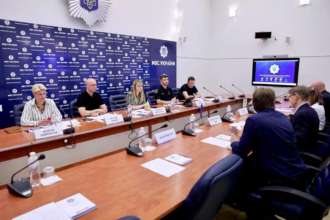 Катерина Павіліченко проінформувала пана Тідбола-Бінза про численні злочини рф/Фото: МВС України Поліція виявила 25 масових поховань на деокупованих територіях