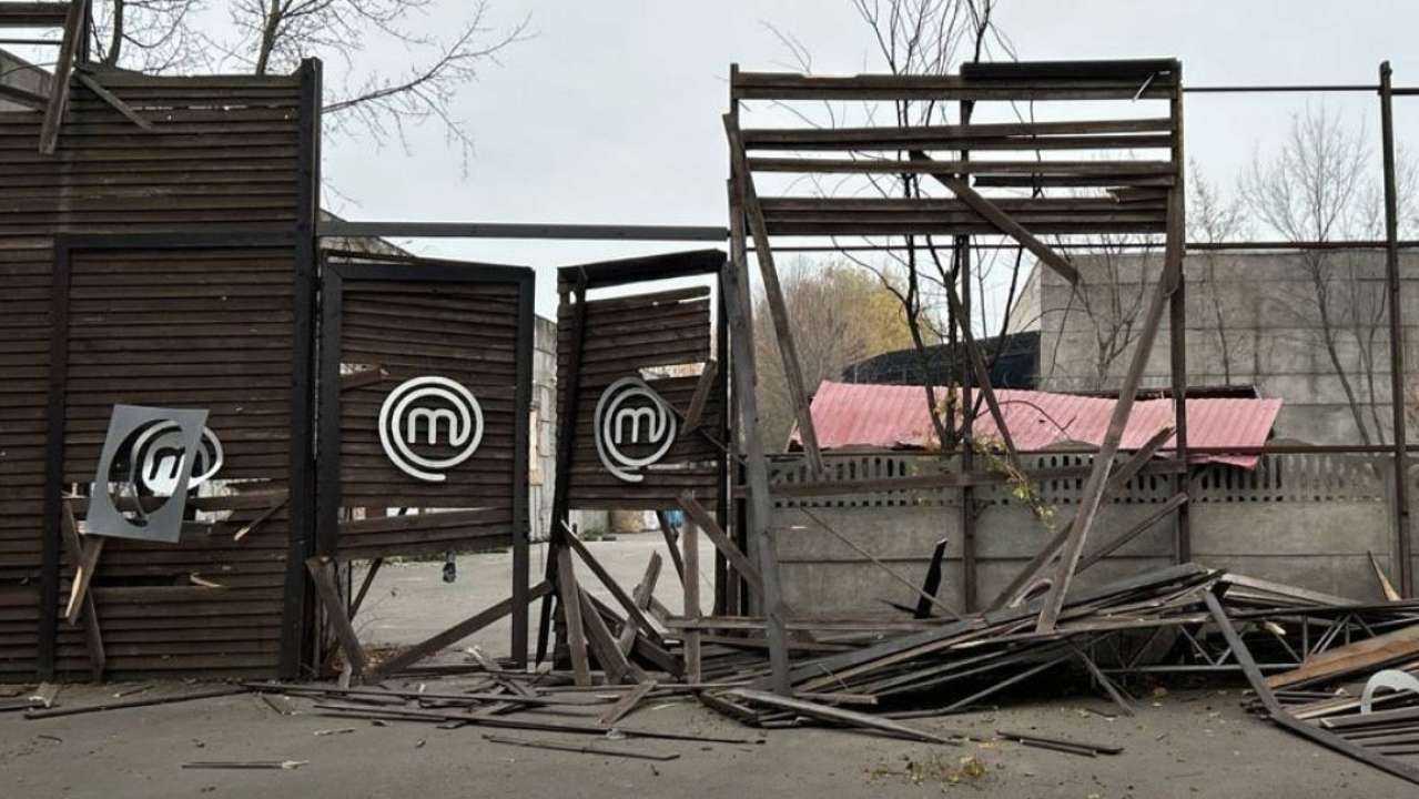 Під час атаки на Київ постраждав знімальний павільйон "МастерШеф" / Фото: Instagram/masterchefstb "Рідний дім проєкту": під час атаки на Київ постраждав знімальний павільйон "МастерШеф"