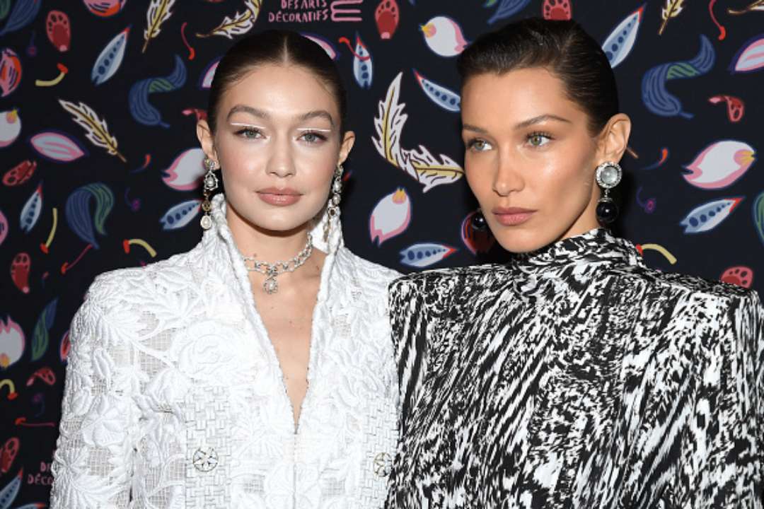 Богини Versace: Джиджи и Белла Хадид снялись обнаженными для рекламы известного бренда
