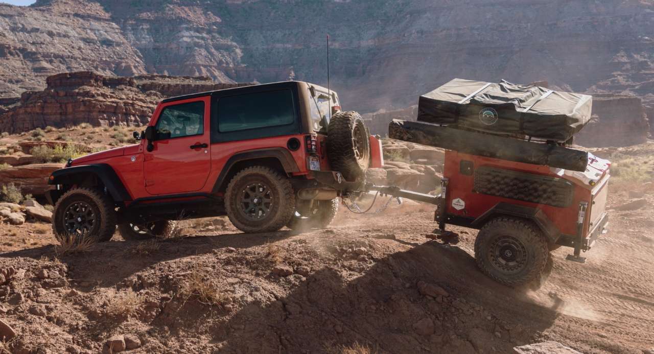 Jeep створили позашляховий причіп для подорожей у найвіддаленіші точки Землі/Фото: Jeep Jeep Wrangler з причепом