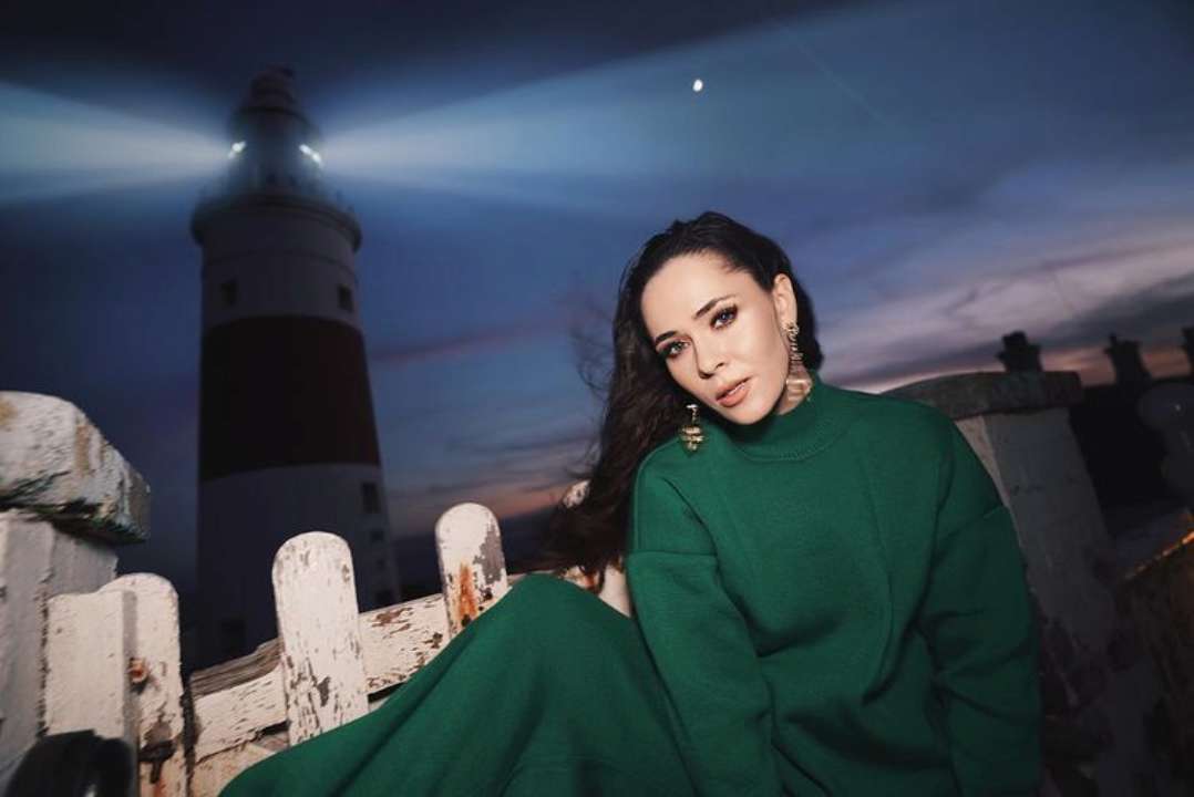 The Hardkiss презентовали новый клип/Фото: the_hardkiss/instagram С кадрами блэкаута в Киеве: The Hardkiss представили мощный клип на песню "Маяк"