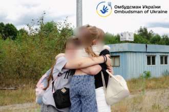 Домой вернули еще двух детей с временно оккупированной территории/Фото: Омбудсмен Украины Домой вернули еще двух детей с временно оккупированной территории/Фото: Омбудсмен Украины