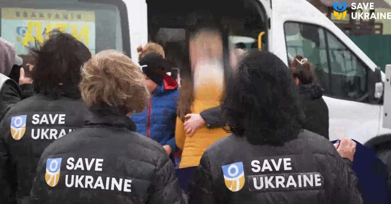 Удалось вернуть еще 10 детей из оккупации. Скриншот видео вернули детей с окупации