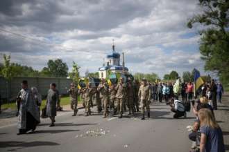 В Киев привезли еще 58 тел погибших защитников Мариуполя/Фото: Getty Images Похороны